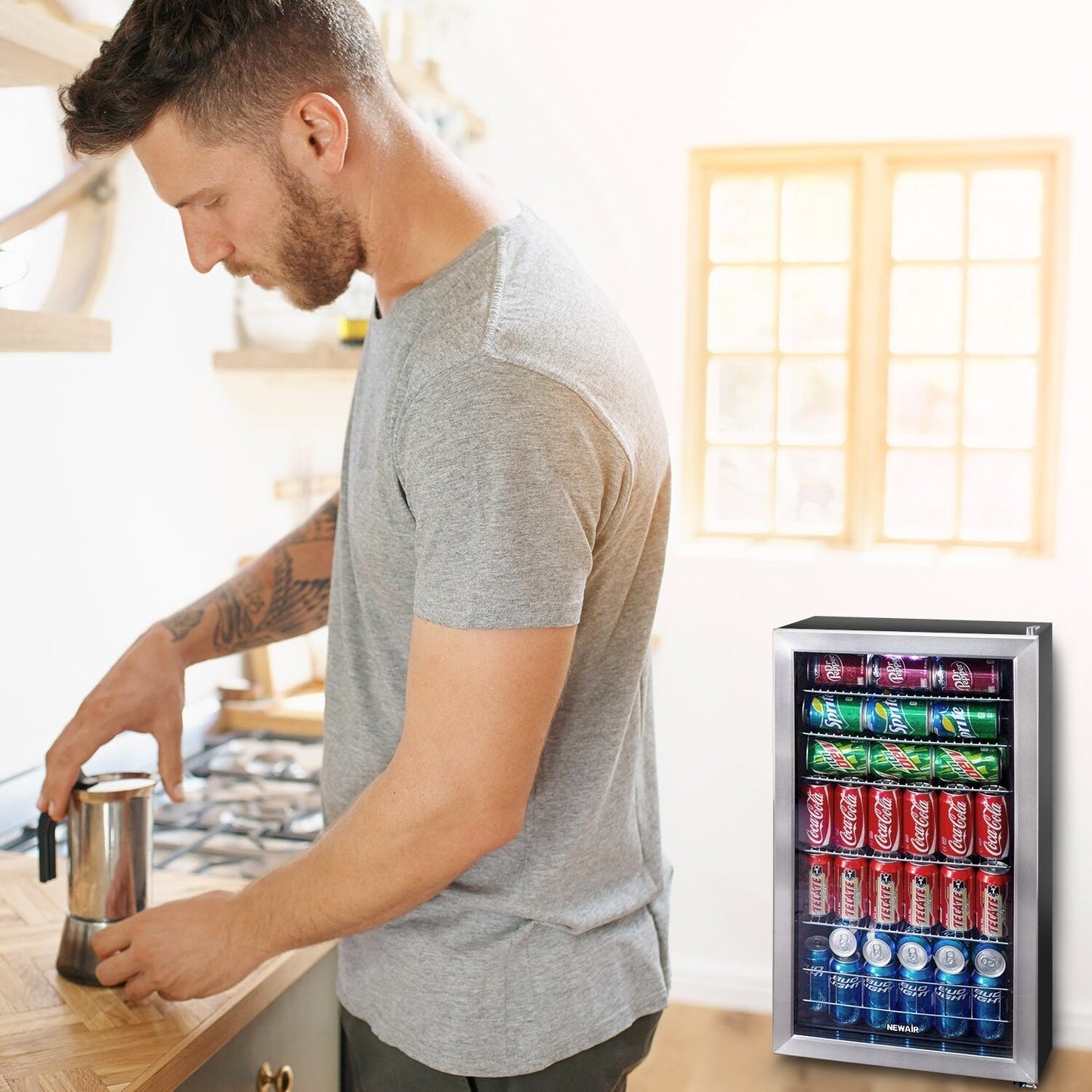 Réfrigérateur à boissons Newair d'une capacité de 126 canettes, mini-réfrigérateur avec porte vitrée et étagères réglables, en acier inoxydable