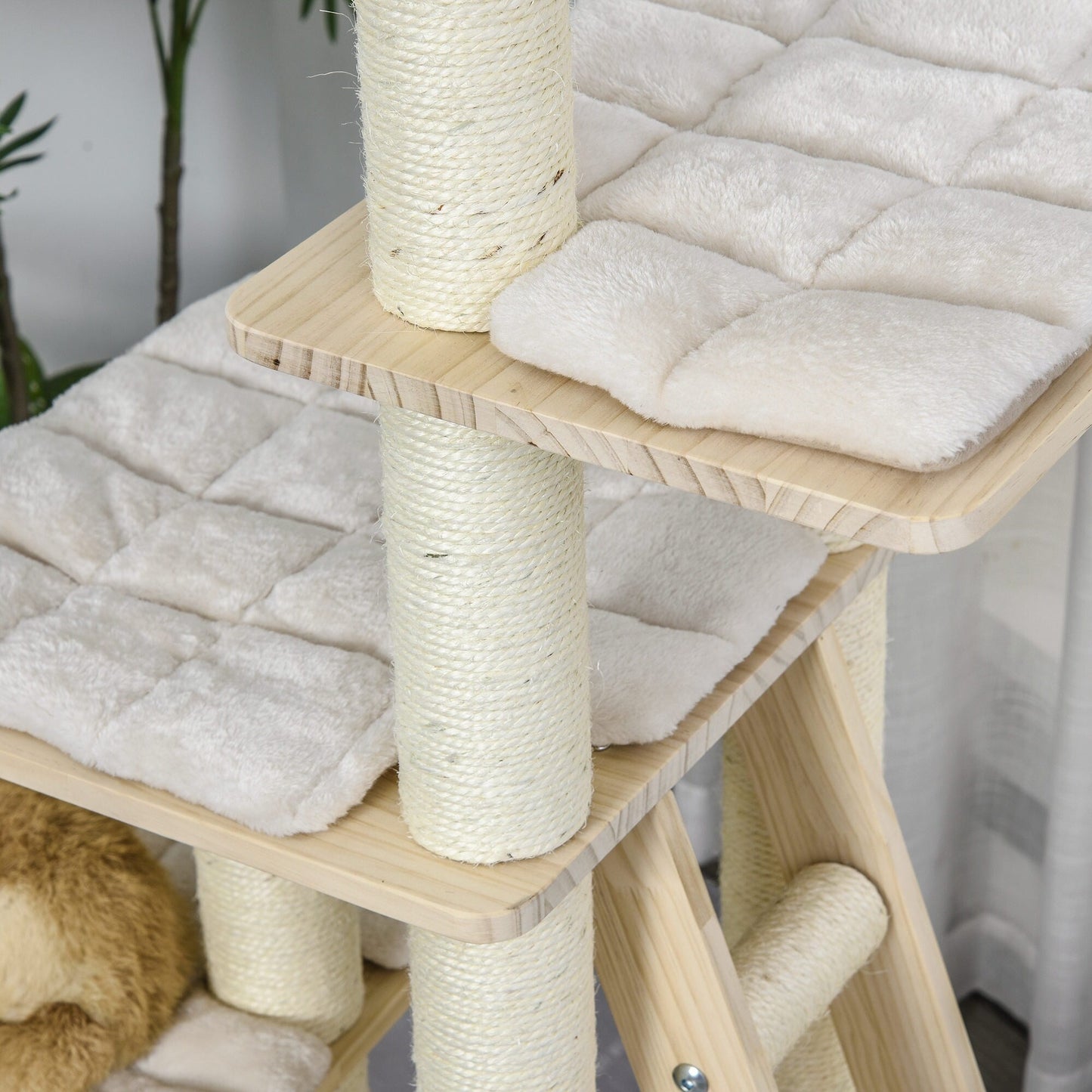 Arbre à chat à plusieurs niveaux PawHut avec griffoir recouvert de sisal, activités pour chatons et coussin moelleux de luxe