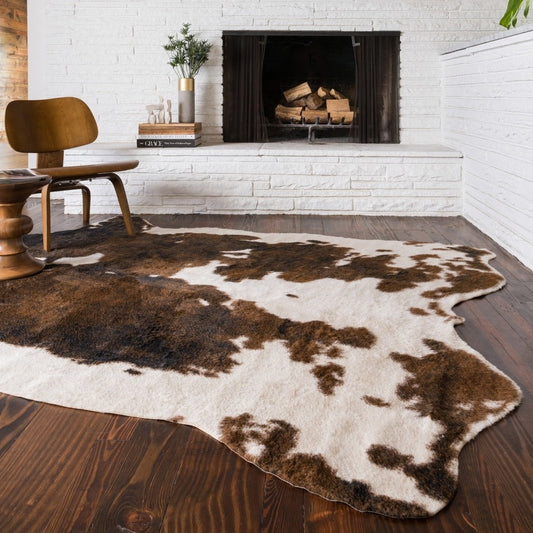 Tapis en fausse peau de vache Yosemite d'Alexander Home